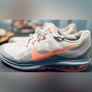 Nike Air Dynasty 2 Women’s Size 7